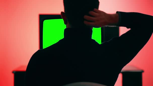 Man Sitting Front Vintage Blinking Green Screen Chroma Key Horizontal — Vídeos de Stock