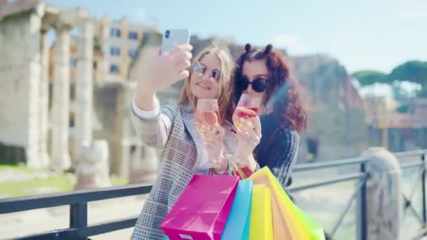 Glamour Ladies Sunglasses Taking Selfie Photos City Centre Ancient Roman — Video