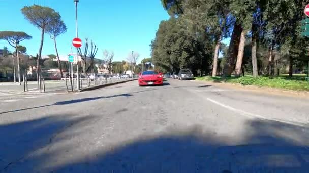 Rome Italy November 2022 Швидкий Рух Ексклюзивних Червоних Ferrari Через — стокове відео
