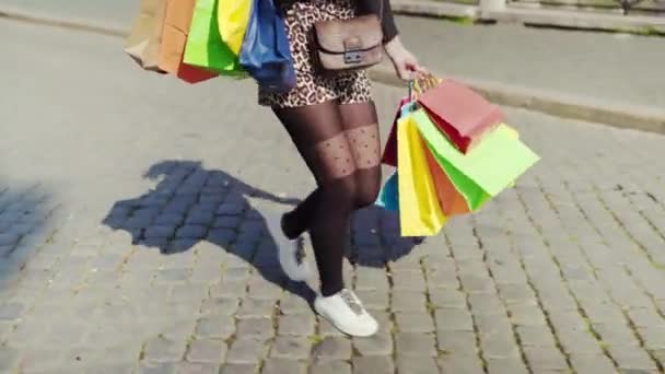 Sexy Legs Glamour Woman Walking Cobblestone City Centre Streets Stylish — Video