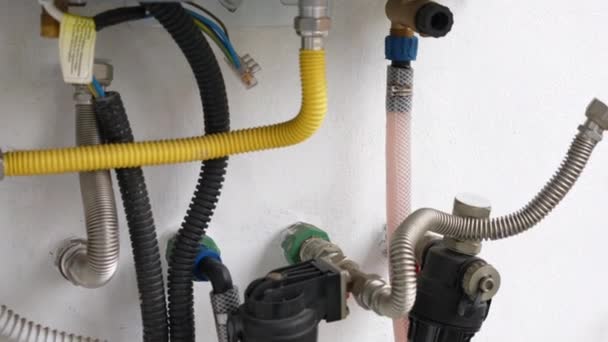Repairing Maintenance Gas Water Heater Pipes Because Excessive Calcium Scale — Vídeo de stock