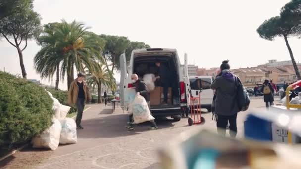 Rome Italy March 2022 Activists Unloading Van Yard Sophia Church — Vídeo de stock