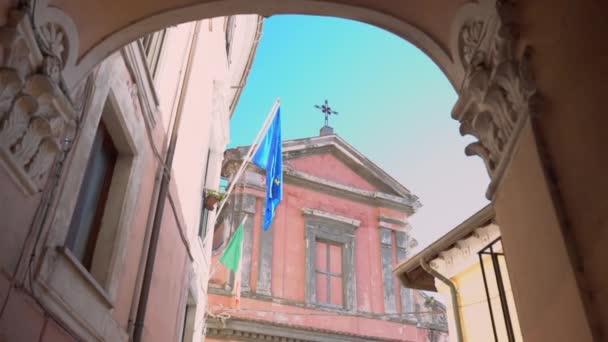 Υπέροχη Ατμόσφαιρα Μικρή Ιταλική Πόλη Πλούσια Μεσαιωνική Ιστορία Αρχιτεκτονική Αψίδα — Αρχείο Βίντεο