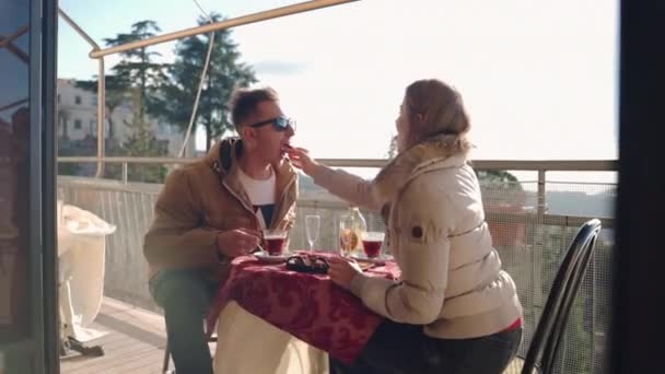 Couple Love Dating Restaurant Amazing View Volcanic Lake Man Woman — Vídeo de stock
