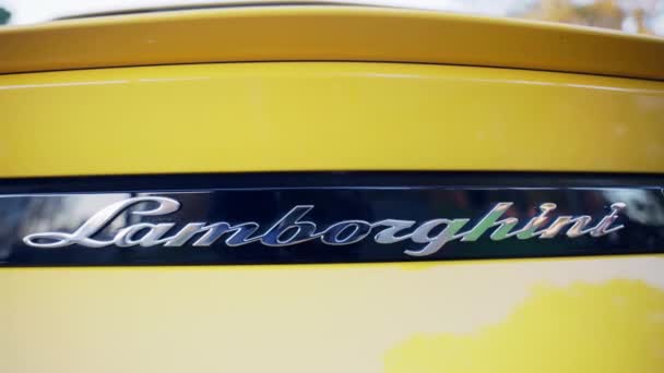 Rom Italien November 2022 Das Silberne Emblem Mit Lamborghini Schriftzug — Stockvideo