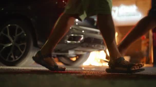 2021 로마의 지역에서 길가에서 쓰레기를 태워서 유러피언 2020 선수권 우승을 — 비디오