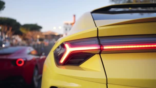 Rome Italië November 2022 Glanzende Achterlichten Van Exclusieve Sportwagen Lamborghini — Stockvideo