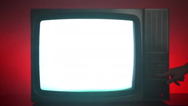 Ретро Телевизор Темно Красном Подсвечивающемся Фоне Старинный Телевизор Мигающим Экраном — стоковое видео