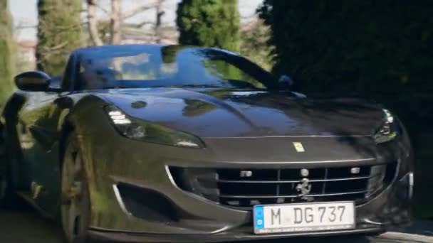 Rome Olaszország November 2022 Exkluzív Szürke Sportok Ferrari Átalakítható Tetővel — Stock videók