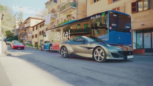 Неми Италия Ноября 2022 Спортивные Автомобили Премиум Класса Проезжающие Улицам — стоковое видео