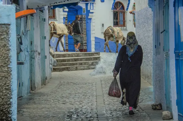 Fas 'ta Şef' in (mavi şehir) etrafında yürüyüş