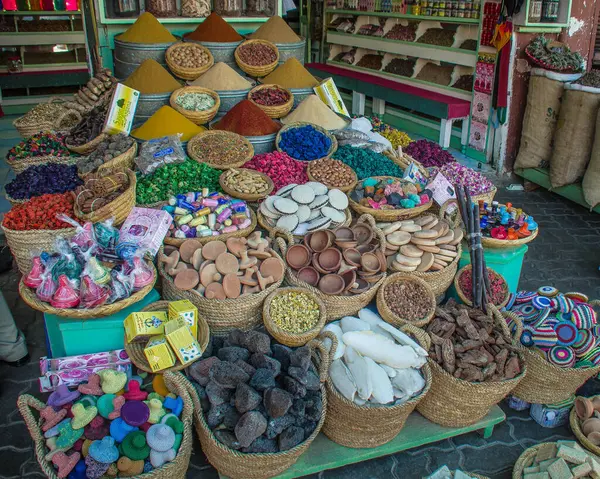 Marakeş 'in Çorapları (ana pazar) Jemaa el Fna meydanının yakınındadır.. 