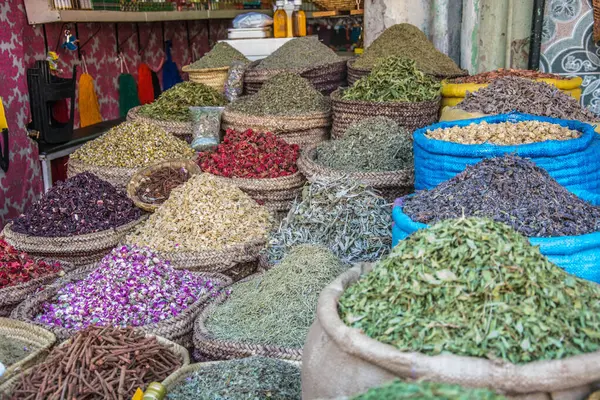Marakesh Medina 'nın birçok pazarından biri.