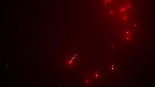 Πυροτεχνήματα Στο Νυχτερινό Ουρανό Παραμονή Πρωτοχρονιάς — Αρχείο Βίντεο