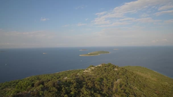 Αεροφωτογραφία Επανδρωμένου Αεροσκάφους Στο Λόφο Κρεμίκ Της Κροατίας — Αρχείο Βίντεο
