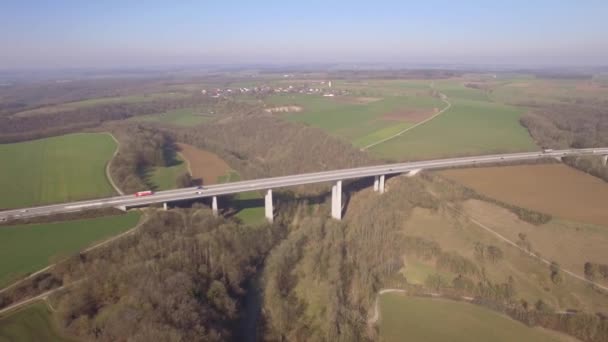 Aerial Penerbangan Seiring Jembatan Besar Jerman — Stok Video