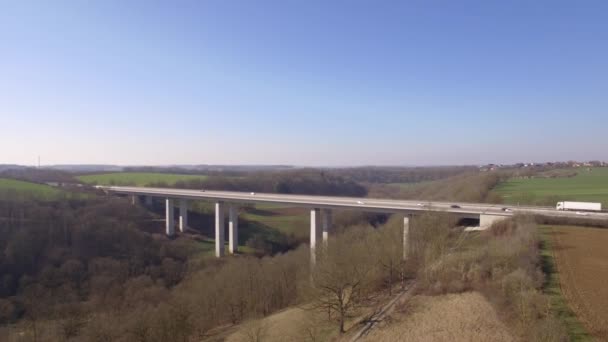Letecký Letový Podél Obrovského Mostu Německu — Stock video
