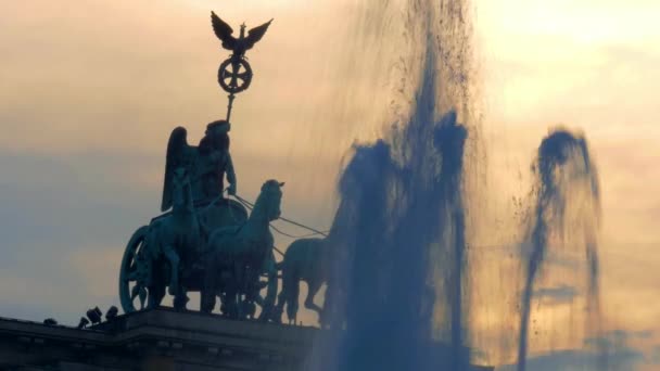 Berlin Brandenburger Tor Närbild Quadriga Vid Solnedgången — Stockvideo