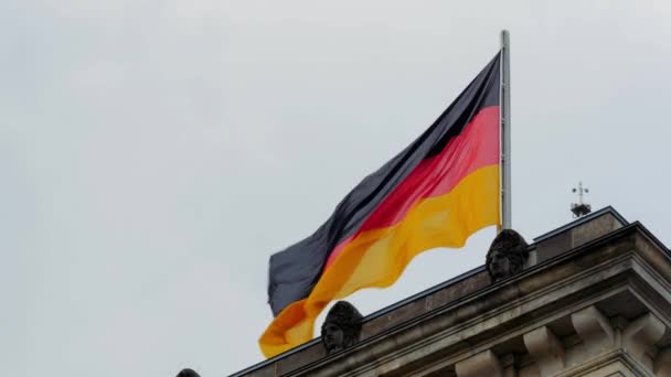 Reichstag German Flag Roof Berlin — Vídeo de stock