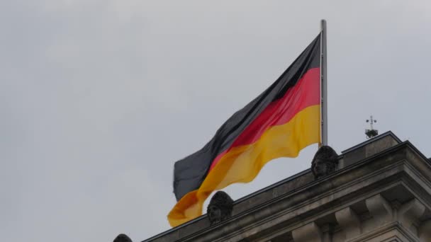Reichstag German Flag Roof Berlin — ストック動画