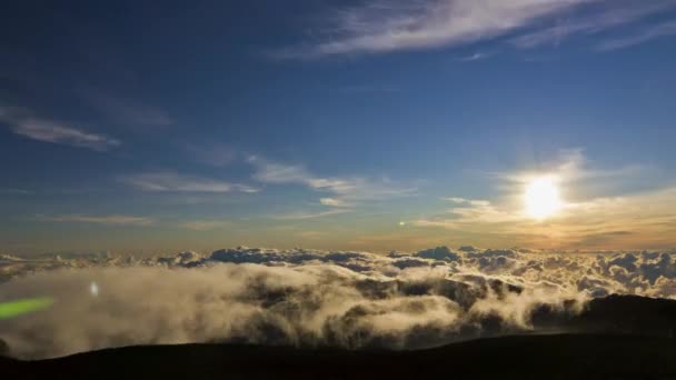 タイムラプス マウイ 雲で美しいヘイルアラカ火山の景色 — ストック動画