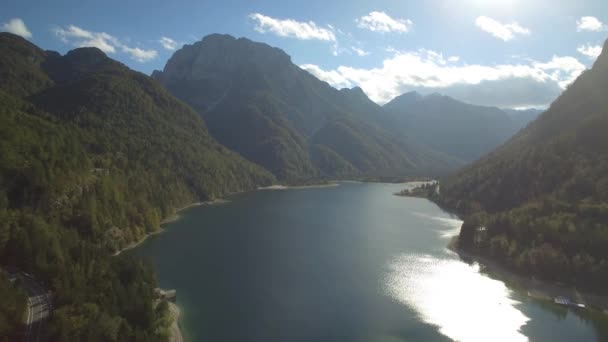 Flyg Flyg Över Fantastiska Lago Del Predil Italiensk Slovenska Gränsen — Stockvideo