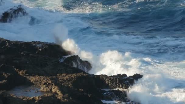 Beautiful View Sea Waves Breaking Rocky Cliffs — Stockvideo