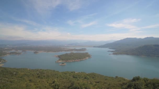 Воздушный Летящий Вокруг Озера Сланско Езеро Монтенегро Натив Мбаппе Прямо — стоковое видео