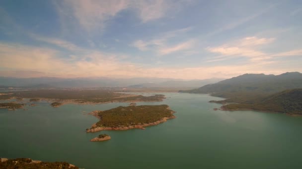 Aérea Volando Alrededor Del Lago Slansko Jezero Montenegro Material Nativo — Vídeos de Stock
