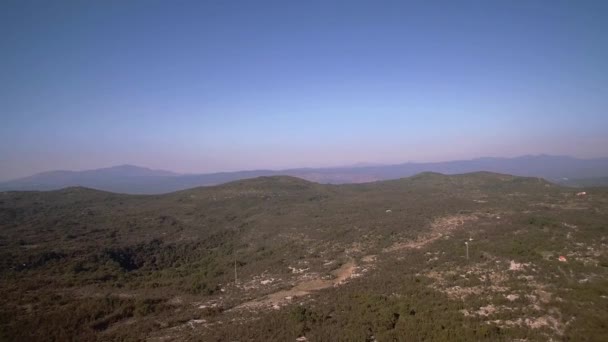 Aerial Farmland Trees Bushes Μαυροβούνιο Διαβαθμισμένη Και Σταθεροποιημένη Έκδοση Παρακολουθήστε — Αρχείο Βίντεο
