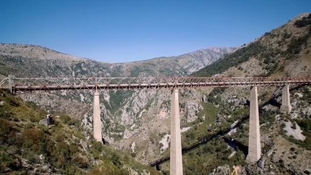Aerial Train Bridge Dessus Mala Rijeka Monténégro Version Dégradée Stabilisée — Video