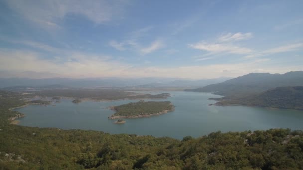 Воздушный Летящий Вокруг Озера Сланско Езеро Монтенегро Натив Мбаппе Прямо — стоковое видео