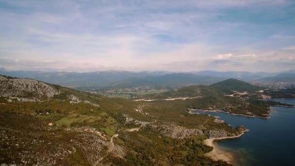 Aerial Flying Slansko Jezero Lake Μαυροβούνιο Native Material Κατ Ευθείαν — Αρχείο Βίντεο