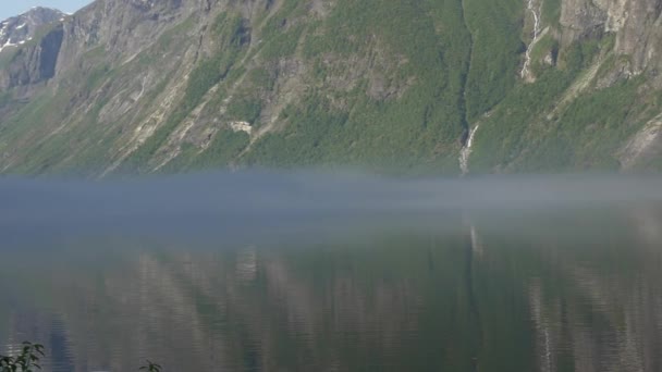 Warstwa Mgły Rano Eikesdalsvatnet Fjord Norwegia — Wideo stockowe