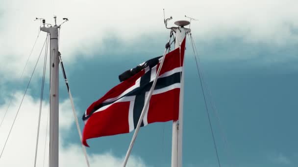 Vlag Van Noorwegen Blauwe Hemel — Stockvideo