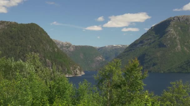 昼間のノルウェーのフィヨルドの美しい景色 — ストック動画