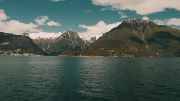 Ακτοπλοϊκό Ταξίδι Ένα Φιόρδ Στη Νορβηγία — Αρχείο Βίντεο