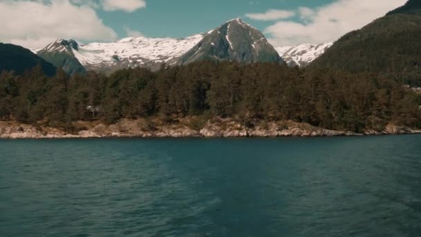 Поездка Лодке Фьорду Норвегии — стоковое видео