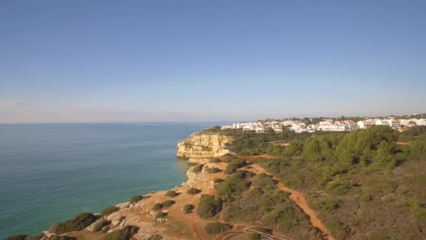 Aerial Praia Corredoura Grottas Praia Benagil Portugalsko — Stock video