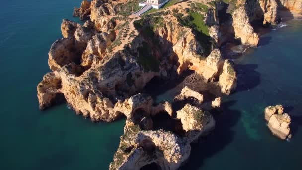 Aerial Caves Fel Ponta Feldade Лагуш Португалия — стоковое видео