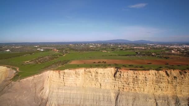 Вид Повітряного Безпілотника Круту Лінію Скелі Фару Португалія — стокове відео