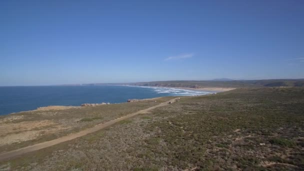 Luchtfoto Steile Klif Lijnen Bij Praia Zimbreirinha Portugal — Stockvideo