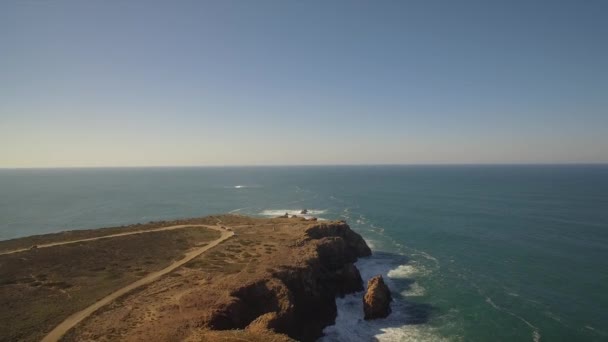 空中的陡峭的悬崖线在普拉亚大 Zimbreirinha 葡萄牙 — 图库视频影像