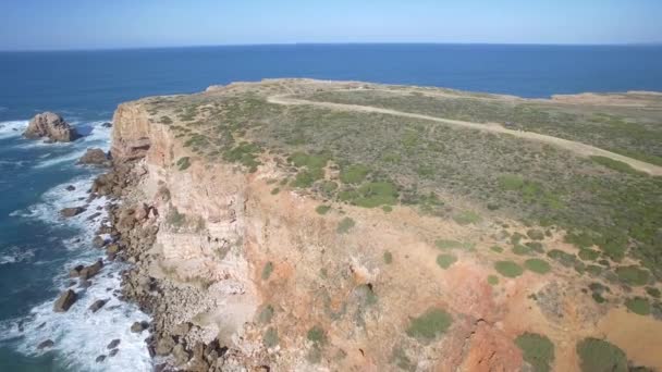 Antenn Brant Klippa Linjer Vid Praia Zimbreirinha Portugal — Stockvideo