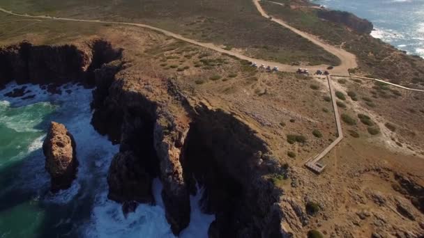 Aerial Steep Cliff Lines Praia Zimbreirinha Portogallo — Video Stock