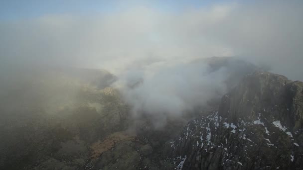 エストレラ ポルトガルの山脈に沿って飛んで空中 — ストック動画