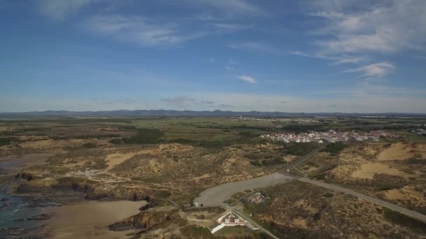 沿美丽普拉亚葡萄牙圣母湾德我们飞行 — 图库视频影像