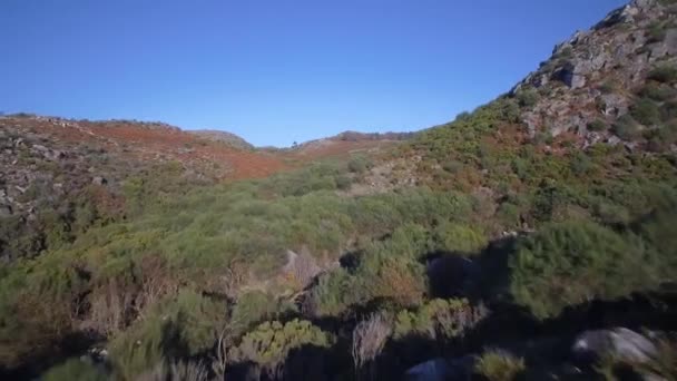 Veduta Aerea Del Paesaggio Montuoso Nel Parque Nacional Peneda Geres — Video Stock