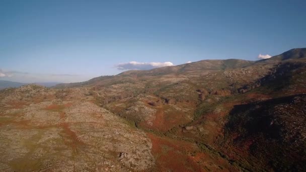 Uitzicht Vanuit Lucht Het Bergachtige Landschap Parque Nacional Peneda Geres — Stockvideo