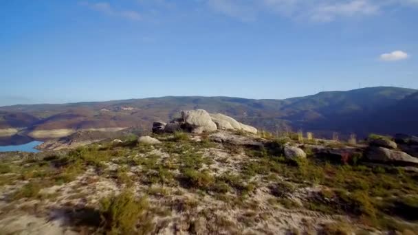 Antenne Vlucht Steenwoestijn Bij Cela Portugal — Stockvideo